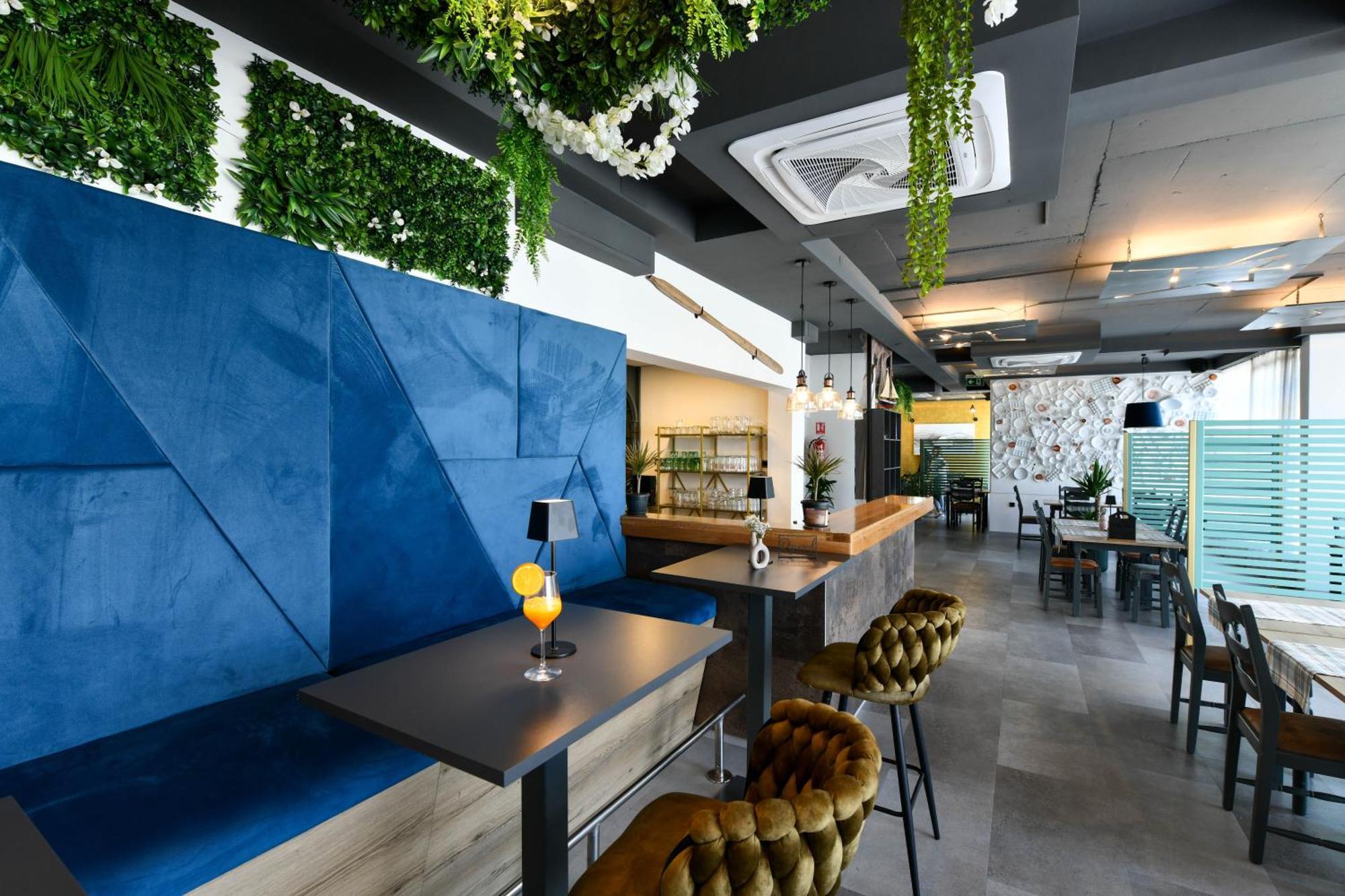 Hotel Кралевица Екстериор снимка